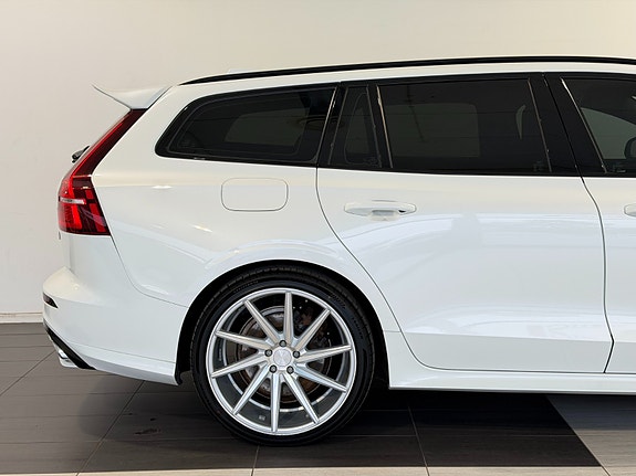 Volvo V60 10 of 30