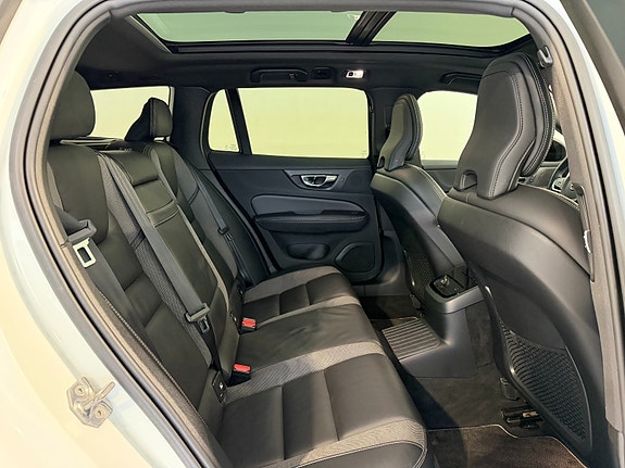 Volvo V60 22 of 30
