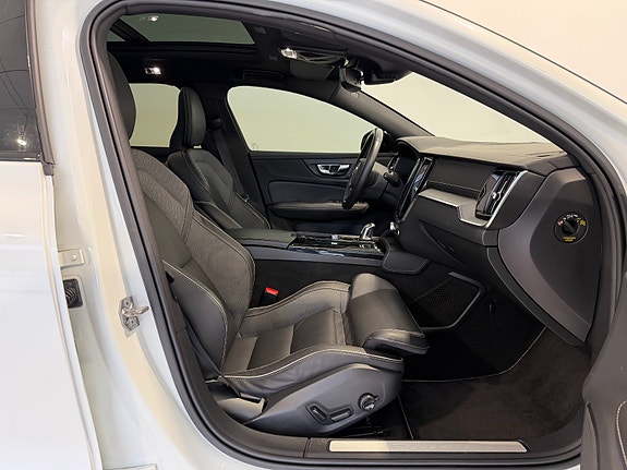 Volvo V60 17 of 30