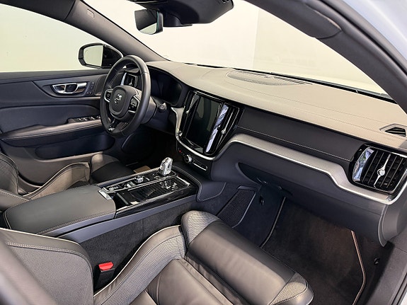 Volvo V60 15 of 30