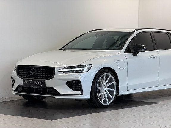 Volvo V60 2 of 30