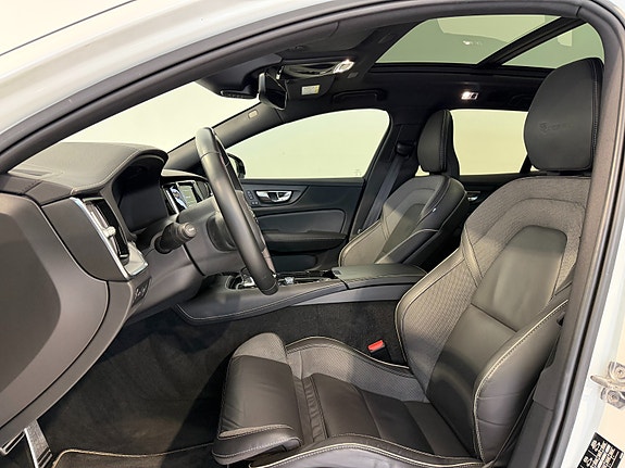 Volvo V60 13 of 30