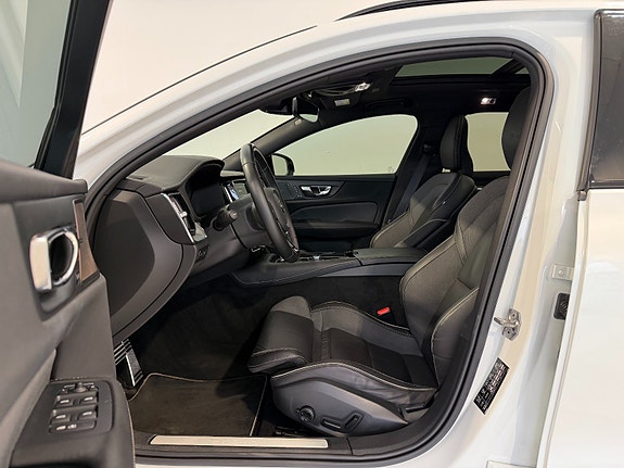 Volvo V60 12 of 30