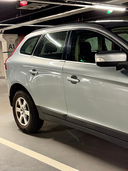 Volvo XC60 3 of 10