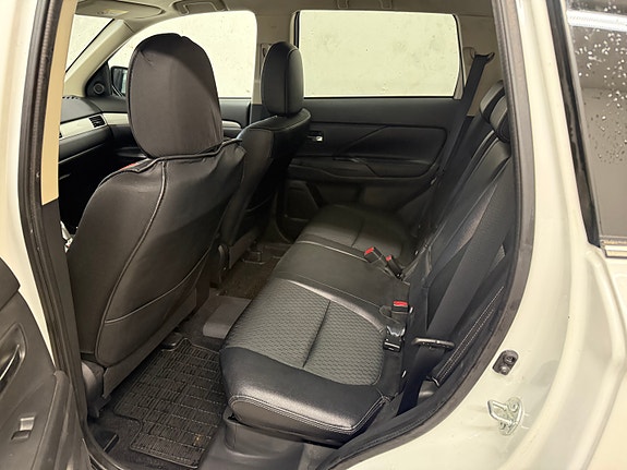 Mitsubishi Outlander 22 of 27