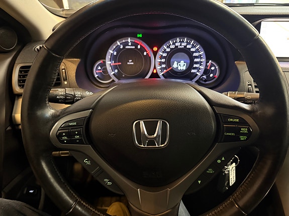 Honda Accord 24 of 30