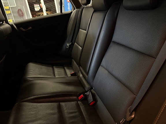 Honda Accord 14 of 30