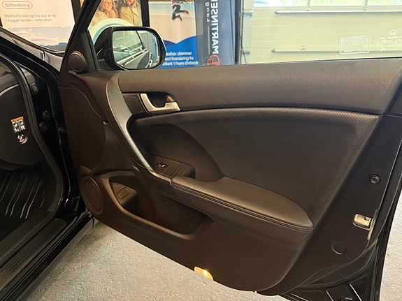 Honda Accord 17 of 30