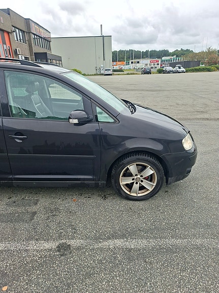 Volkswagen Touran 5 of 10