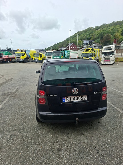 Volkswagen Touran 4 of 10
