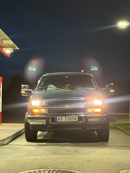 Chevrolet Suburban 4 of 30