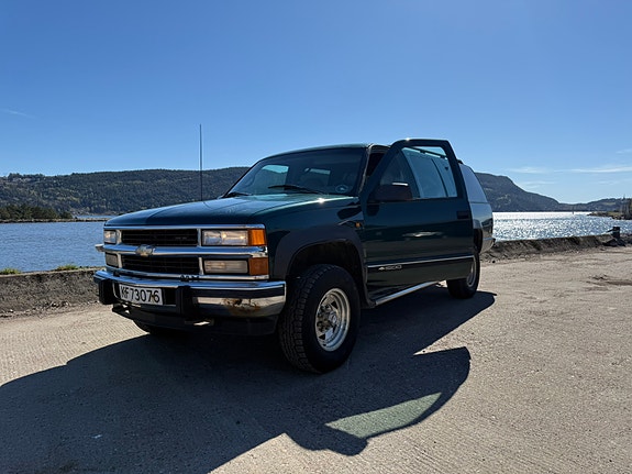 Chevrolet Suburban 3 of 30