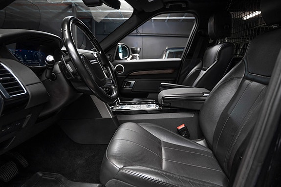 Land Rover Discovery 15 of 30