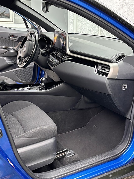 Toyota C-HR 12 of 30