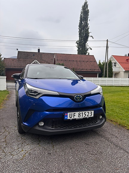 Toyota C-HR 3 of 30