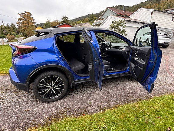Toyota C-HR 20 of 30