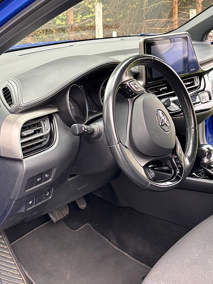 Toyota C-HR 30 of 30