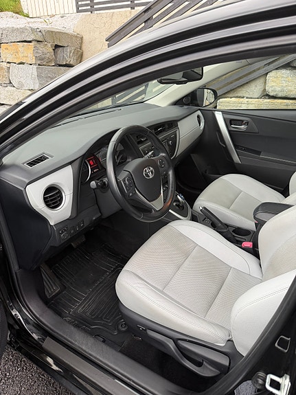 Toyota Auris 18 of 29