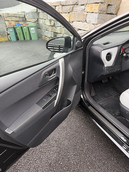 Toyota Auris 12 of 29