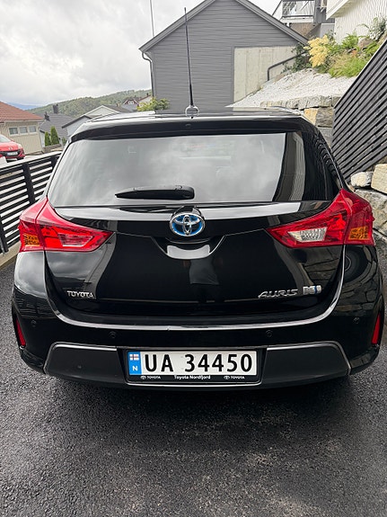Toyota Auris 5 of 29