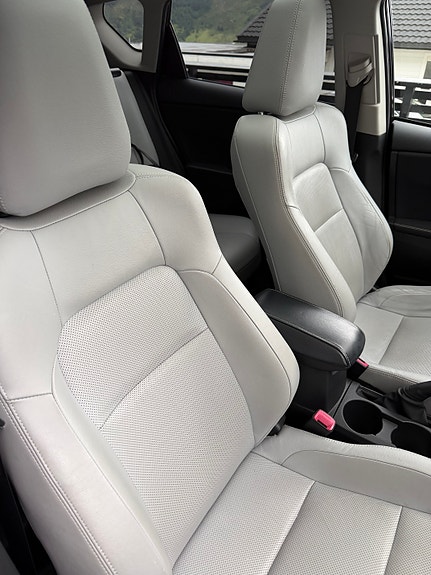 Toyota Auris 10 of 29