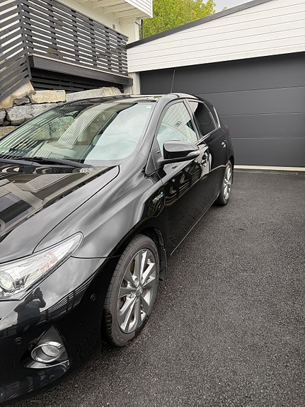 Toyota Auris 2 of 29