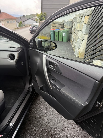 Toyota Auris 9 of 29