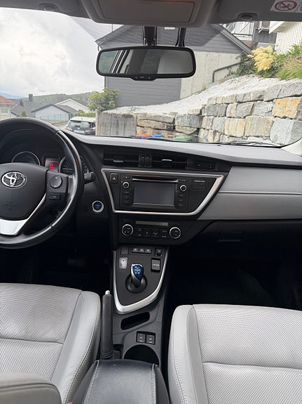 Toyota Auris 15 of 29