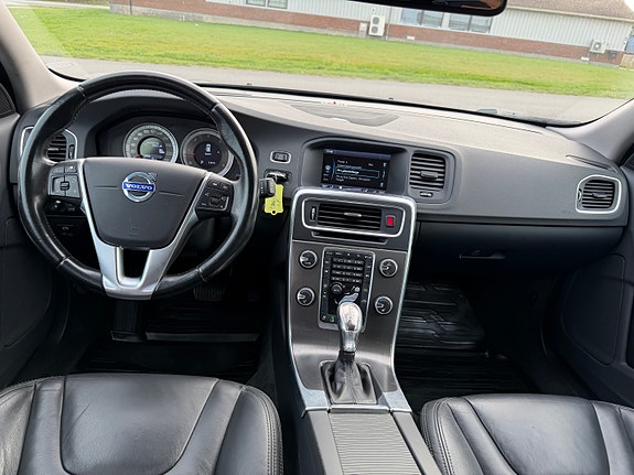 Volvo V60 12 of 22