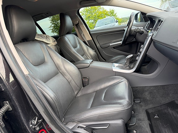 Volvo V60 17 of 22