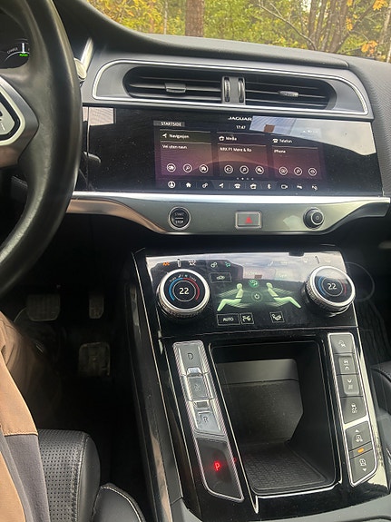 Jaguar I-PACE 13 of 18