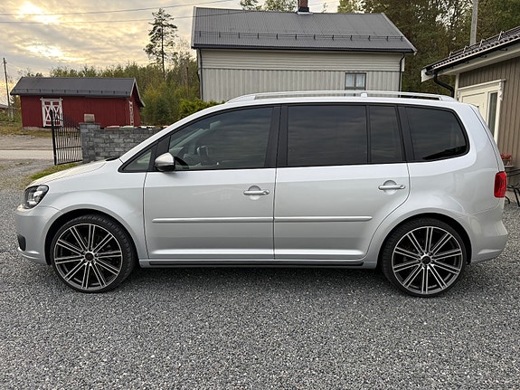 Volkswagen Touran 3 of 15