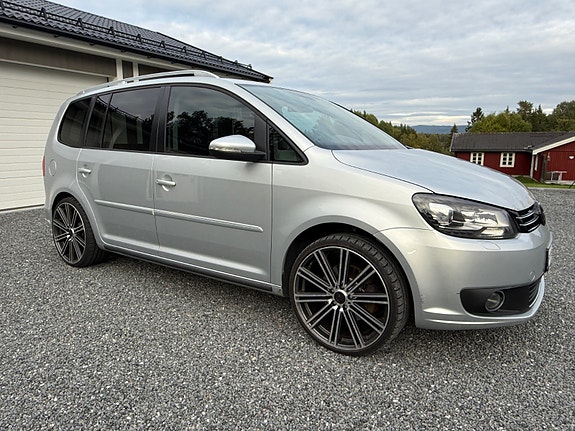 Volkswagen Touran 7 of 15
