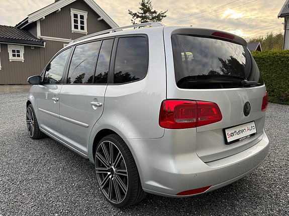 Volkswagen Touran 4 of 15