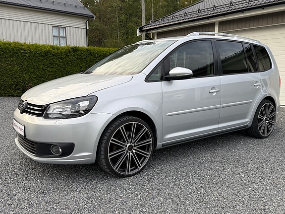Volkswagen Touran 2 of 15