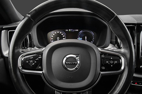 Volvo XC60 11 of 30