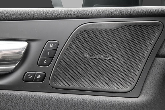 Volvo XC60 18 of 30