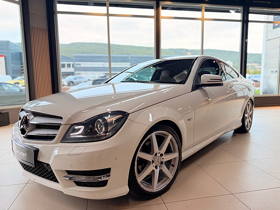 Mercedes-Benz C180 3 of 29