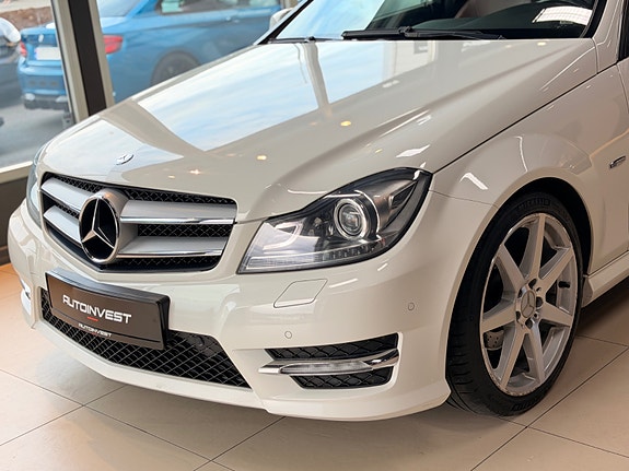 Mercedes-Benz C180 2 of 29