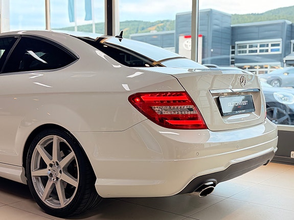 Mercedes-Benz C180 8 of 29