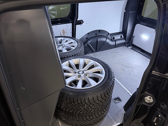 Volkswagen Caddy Maxi 27 of 27