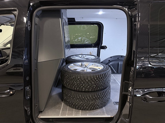Volkswagen Caddy Maxi 26 of 27