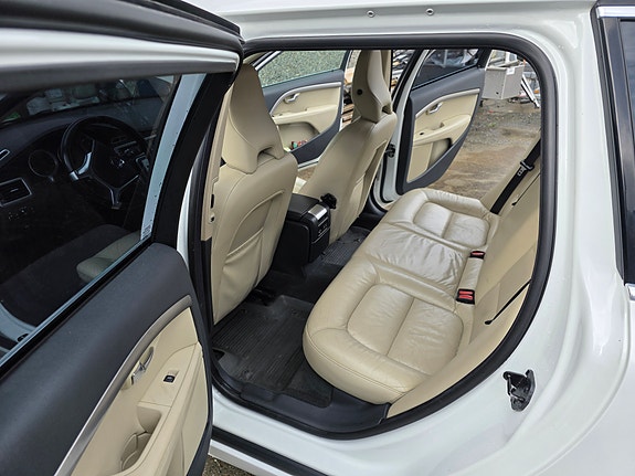 Volvo V70 11 of 12