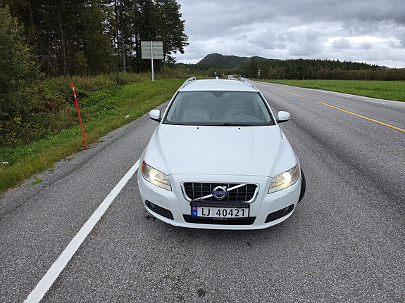 Volvo V70 7 of 12