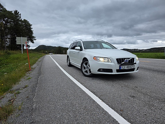 Volvo V70 4 of 12