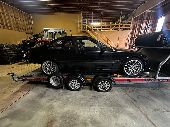 BMW 330i 7 of 16