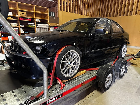 BMW 330i 6 of 16