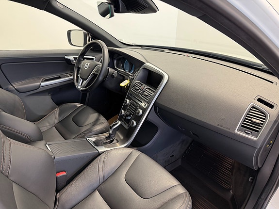 Volvo XC60 15 of 30