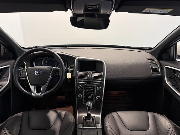 Volvo XC60 14 of 30