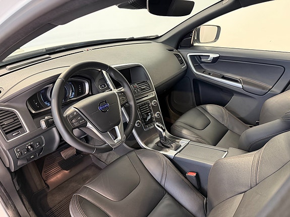 Volvo XC60 13 of 30